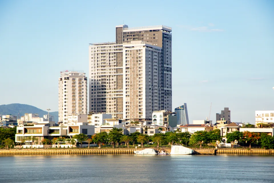 Chuyên viên tư vấn tại văn phòng