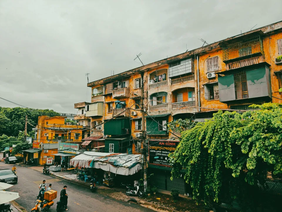 Chuyên viên tư vấn tại văn phòng